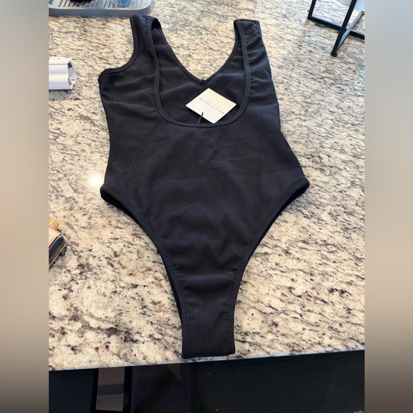 My Outfit Online Figure Texture One Piece Swimsuit in Black - Picture 7 of 8